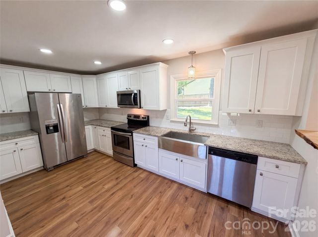 4554 Strangford Avenue, Charlotte, NC 28215