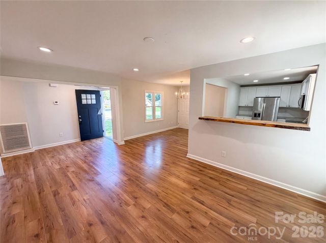 4554 Strangford Avenue, Charlotte, NC 28215