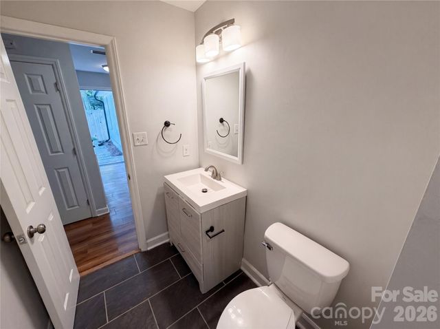 4554 Strangford Avenue, Charlotte, NC 28215