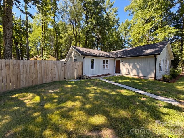 4554 Strangford Avenue, Charlotte, NC 28215