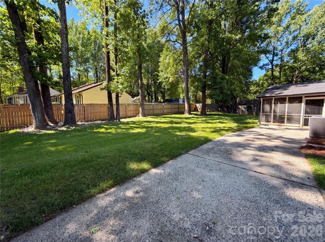 4554 Strangford Avenue, Charlotte, NC 28215