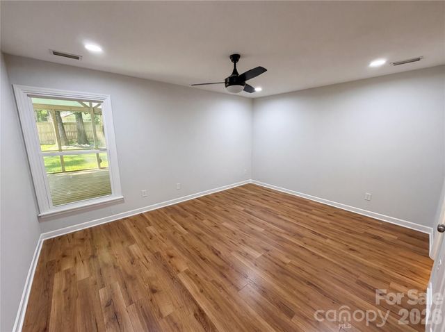 4554 Strangford Avenue, Charlotte, NC 28215
