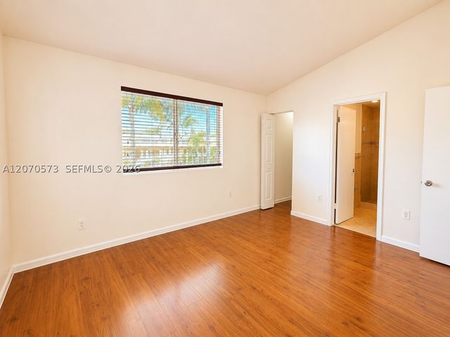 6235 SW Kendale Lakes Cir 239, Miami, FL 33183