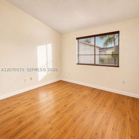6235 SW Kendale Lakes Cir 239, Miami, FL 33183
