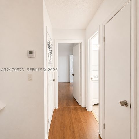 6235 SW Kendale Lakes Cir 239, Miami, FL 33183
