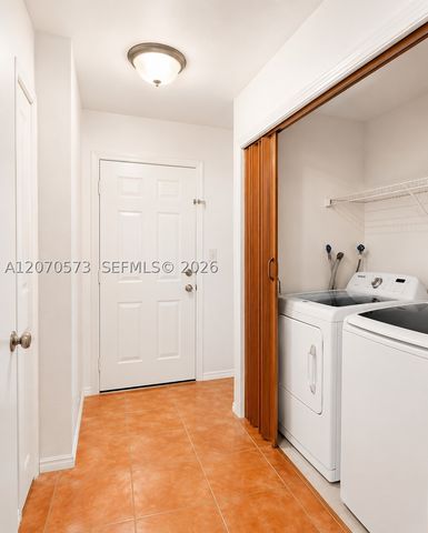 6235 SW Kendale Lakes Cir 239, Miami, FL 33183