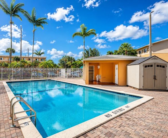 6235 SW Kendale Lakes Cir 239, Miami, FL 33183