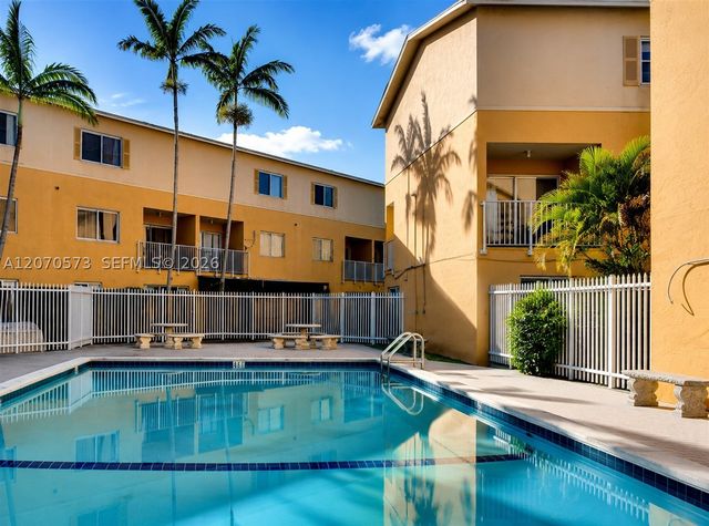 6235 SW Kendale Lakes Cir 239, Miami, FL 33183