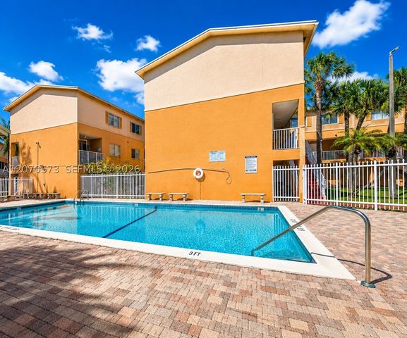 6235 SW Kendale Lakes Cir 239, Miami, FL 33183