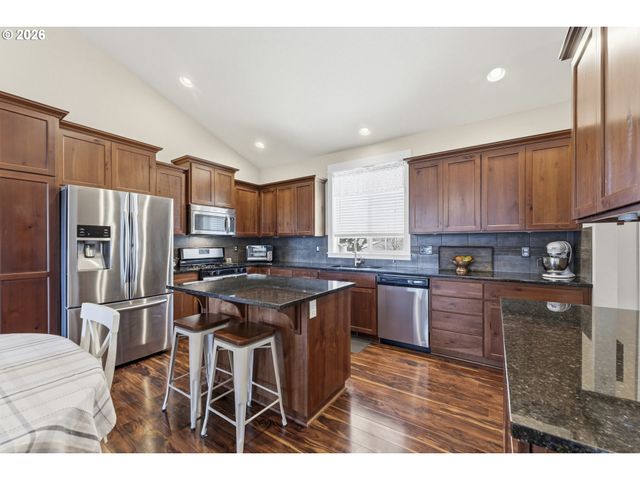35640 ELK MEADOWS Dr, St Helens, OR 97051
