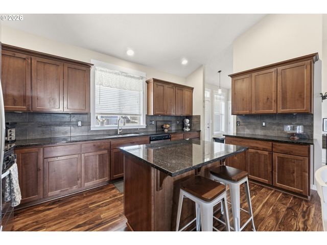 35640 ELK MEADOWS Dr, St Helens, OR 97051