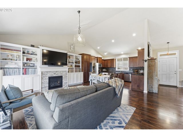 35640 ELK MEADOWS Dr, St Helens, OR 97051