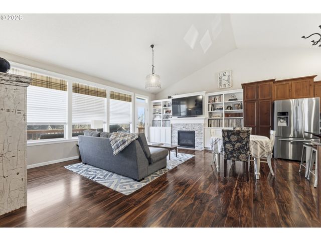 35640 ELK MEADOWS Dr, St Helens, OR 97051
