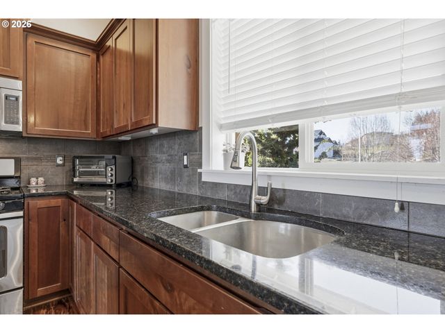 35640 ELK MEADOWS Dr, St Helens, OR 97051