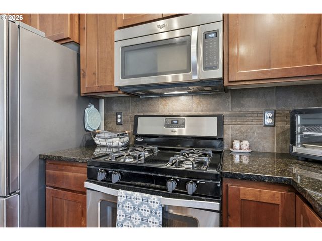 35640 ELK MEADOWS Dr, St Helens, OR 97051
