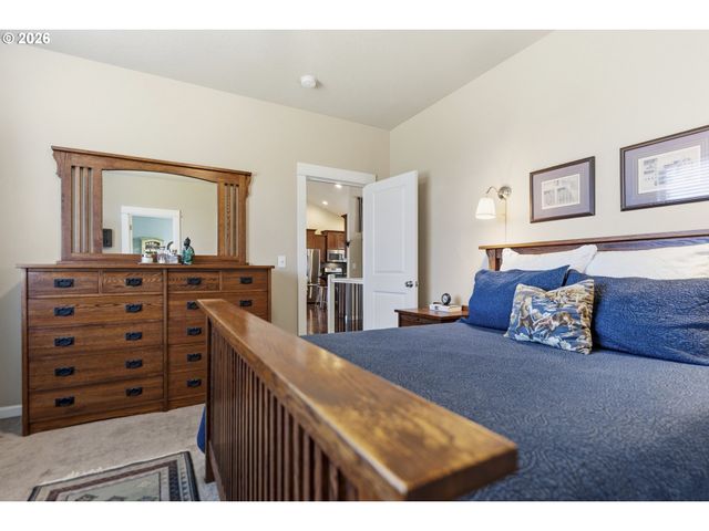 35640 ELK MEADOWS Dr, St Helens, OR 97051