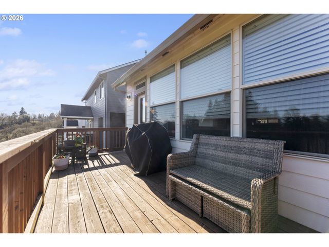 35640 ELK MEADOWS Dr, St Helens, OR 97051