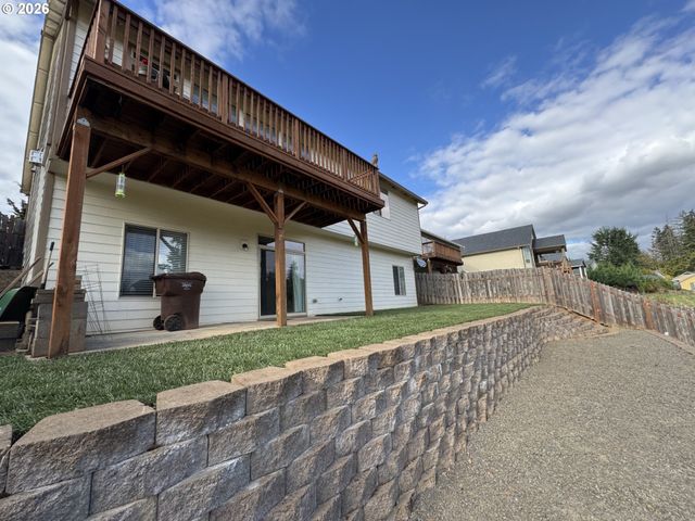 35640 ELK MEADOWS Dr, St Helens, OR 97051