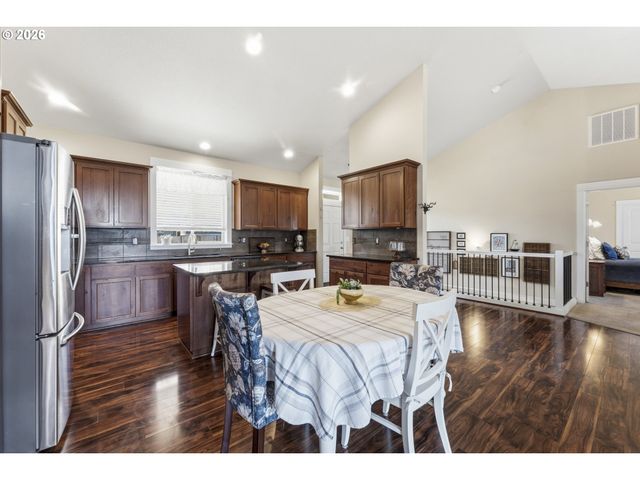 35640 ELK MEADOWS Dr, St Helens, OR 97051