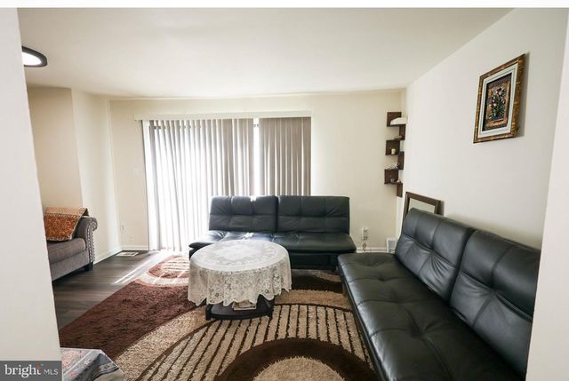 1014 BRETHOUR CT #207, Sterling, VA 20164