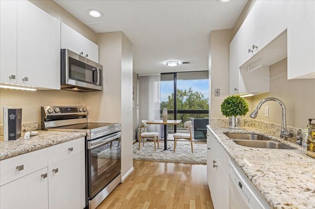 49 Briar Hollow Lane 505, Houston, TX 77027