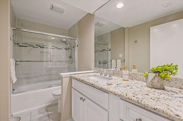 49 Briar Hollow Lane 505, Houston, TX 77027