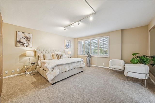 49 Briar Hollow Lane 505, Houston, TX 77027