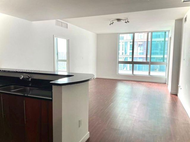 300 S Biscayne Blvd T-1404, Miami, FL 33131