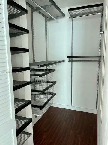 300 S Biscayne Blvd T-1404, Miami, FL 33131