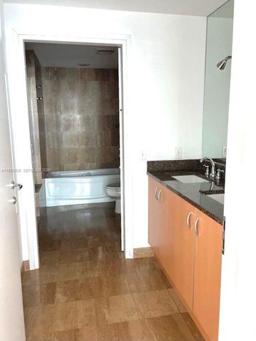 300 S Biscayne Blvd T-1404, Miami, FL 33131