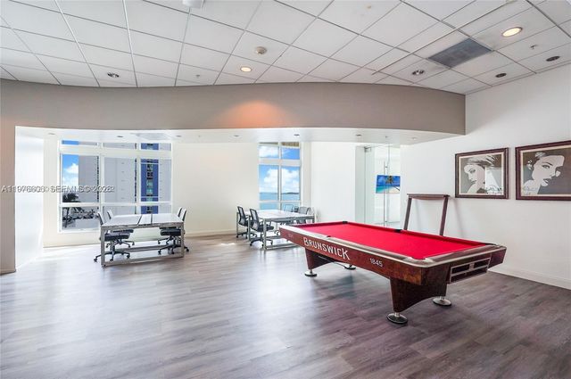 300 S Biscayne Blvd T-1404, Miami, FL 33131