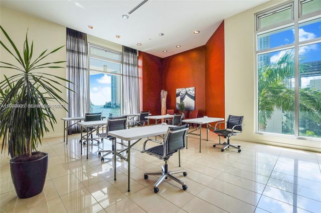 300 S Biscayne Blvd T-1404, Miami, FL 33131