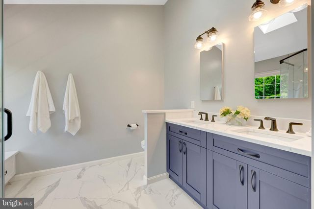 1982 LOGAN MANOR DR, Reston, VA 20190
