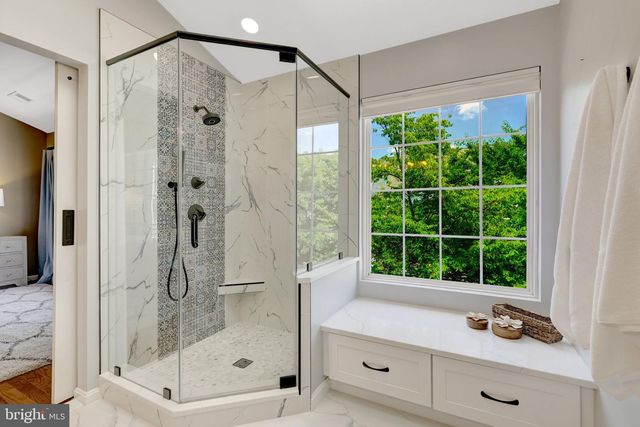 1982 LOGAN MANOR DR, Reston, VA 20190