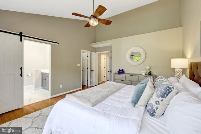 1982 LOGAN MANOR DR, Reston, VA 20190