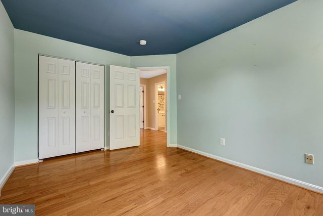1982 LOGAN MANOR DR, Reston, VA 20190