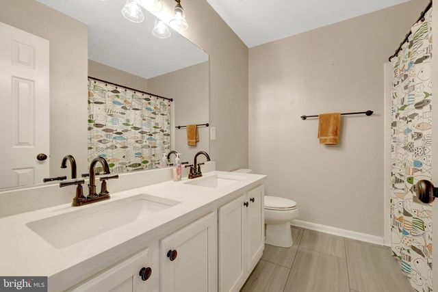 1982 LOGAN MANOR DR, Reston, VA 20190