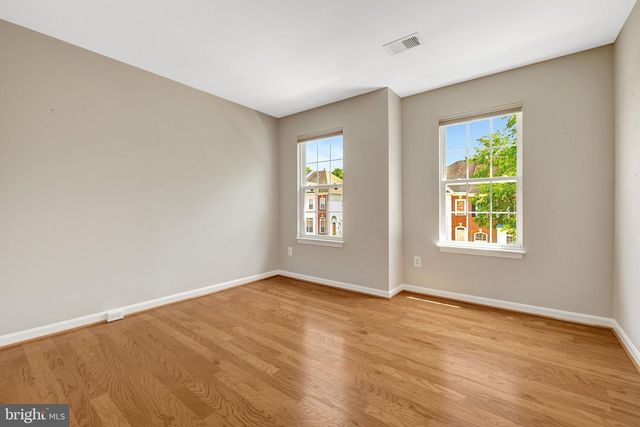 1982 LOGAN MANOR DR, Reston, VA 20190