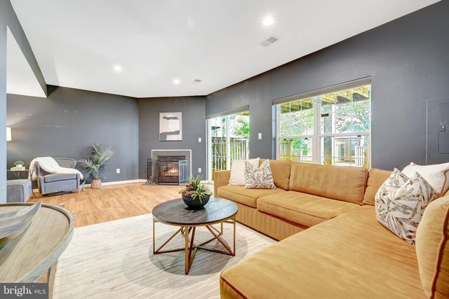 1982 LOGAN MANOR DR, Reston, VA 20190
