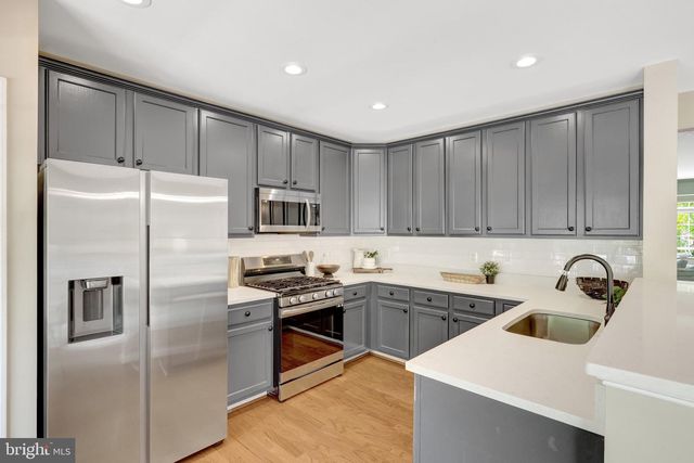 1982 LOGAN MANOR DR, Reston, VA 20190