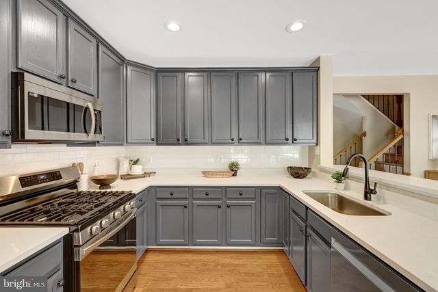 1982 LOGAN MANOR DR, Reston, VA 20190