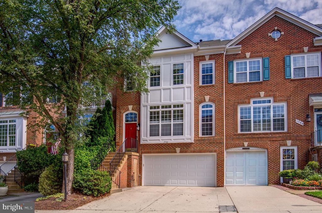 1982 LOGAN MANOR DR, Reston, VA 20190