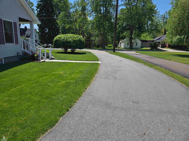 402 Park Avenue, Yale, MI 48097