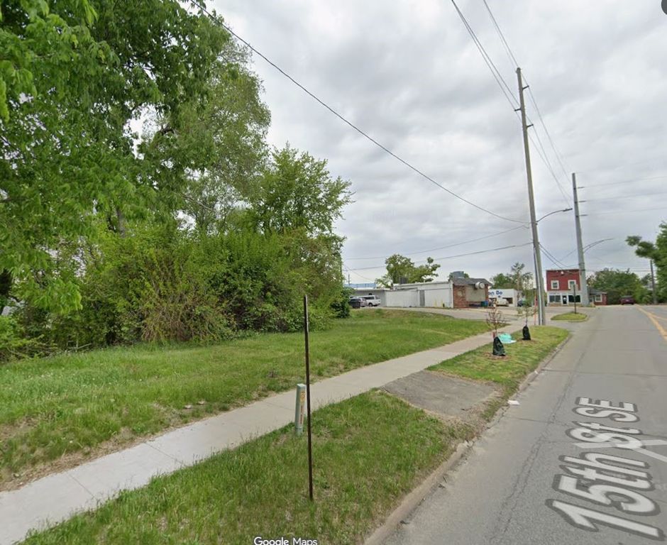 1060 10th Street SE, Cedar Rapids, IA 52401