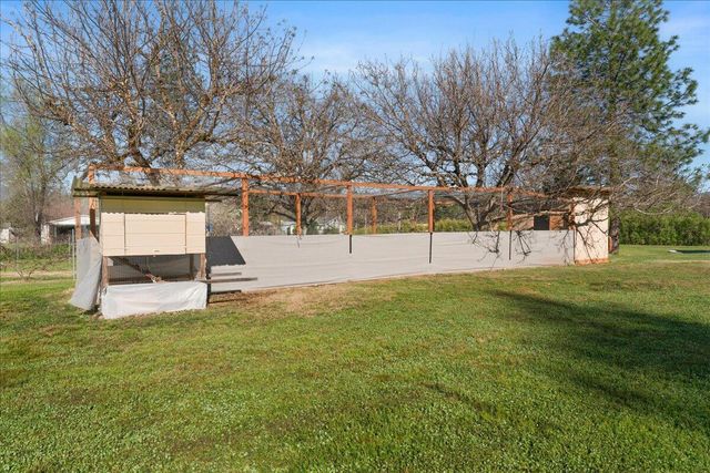 649 Pleasant Valley Road, Merlin, OR 97532