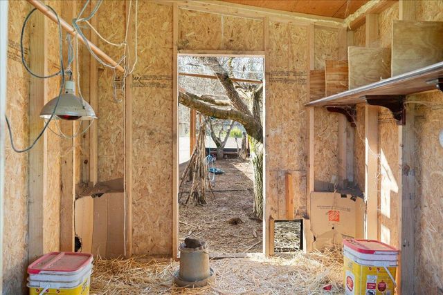 649 Pleasant Valley Road, Merlin, OR 97532