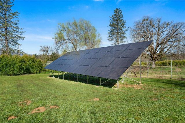 649 Pleasant Valley Road, Merlin, OR 97532