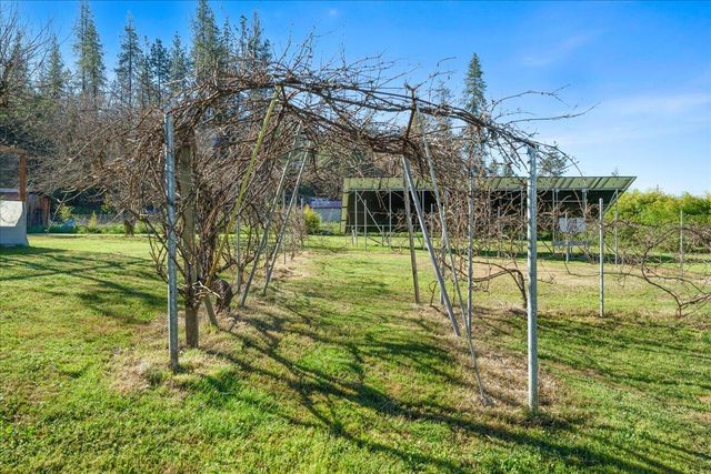 649 Pleasant Valley Road, Merlin, OR 97532