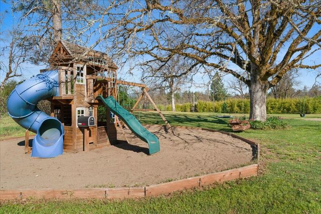 649 Pleasant Valley Road, Merlin, OR 97532