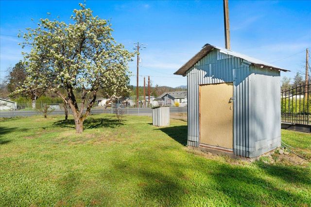 649 Pleasant Valley Road, Merlin, OR 97532